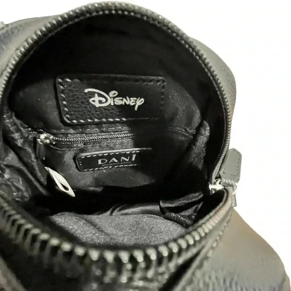 Disney DANI by Danielle Nicole Purse Minnie Mouse Crossbody Red‎ Ears Parks Bow - Picture 4 of 5